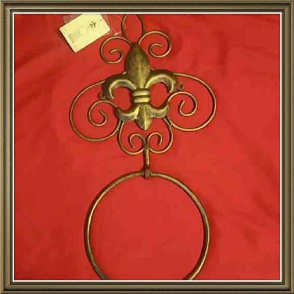 Brand new Fleur-de-lis towel holder!!