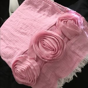 Super Cute 🎀 Pink Scarf with Roses