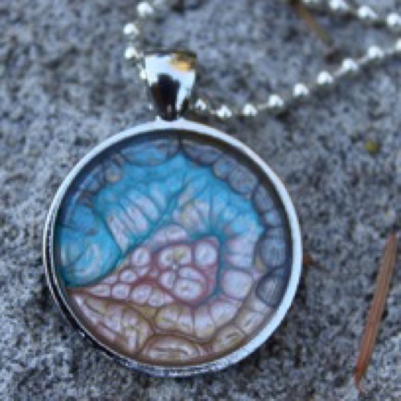 💥SALE!!  🎉Handmade round pendant necklace