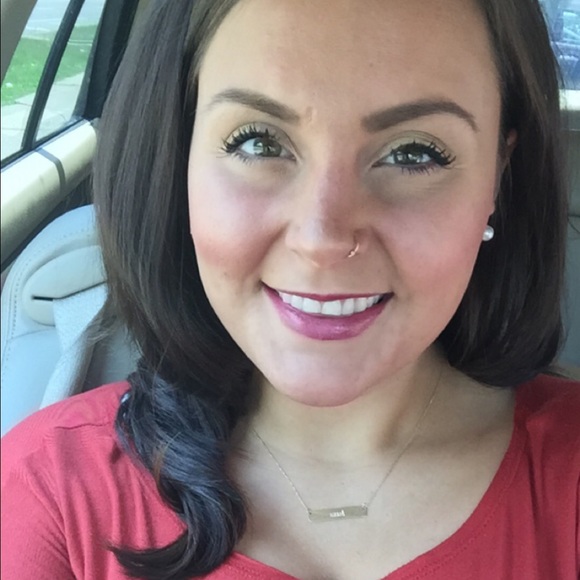 Meet your Posher, Alexis