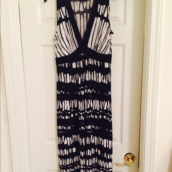 Black & white sleeveless maxi
