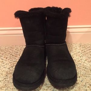 Black ugg boats