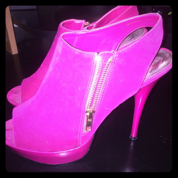 😍Price Lowered😎 Hot Pink Platform Heels