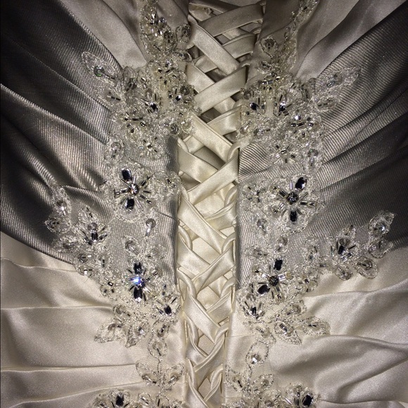 FLASH SALE 🎉BRAND NEW WEDDING DRESS - Picture 4 of 8