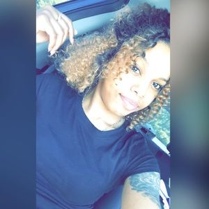 Meet your Posher, Simone