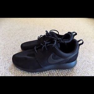 Roshe Run Black