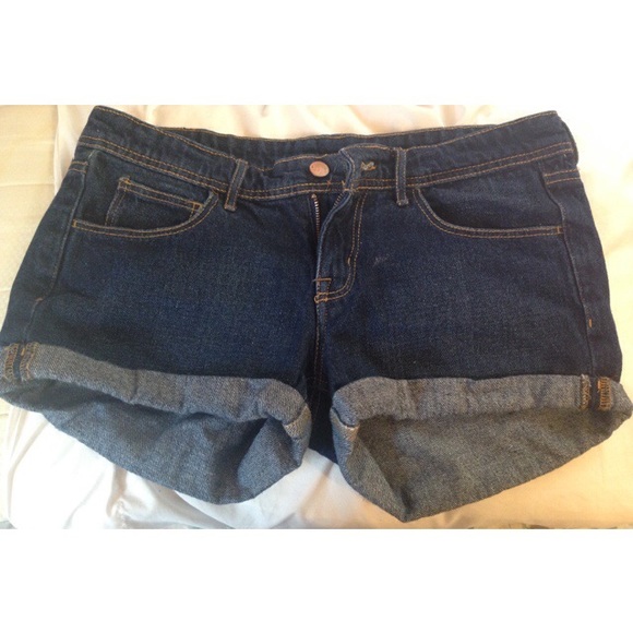 H&M Shorts - Picture 2 of 3