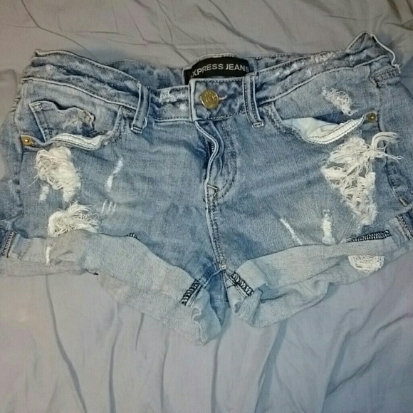 Light wash destroyed Jean shorts - Picture 1 of 4