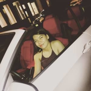 Meet your Posher, Raquel