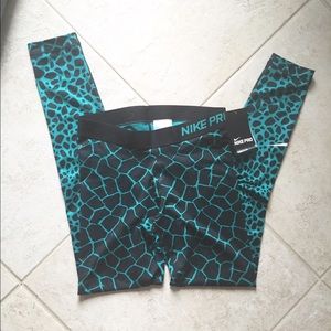 NWT Nike pro leggings