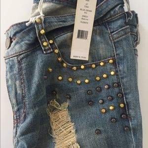 Romeo&Juliet Couture Distressed Jean in size 27