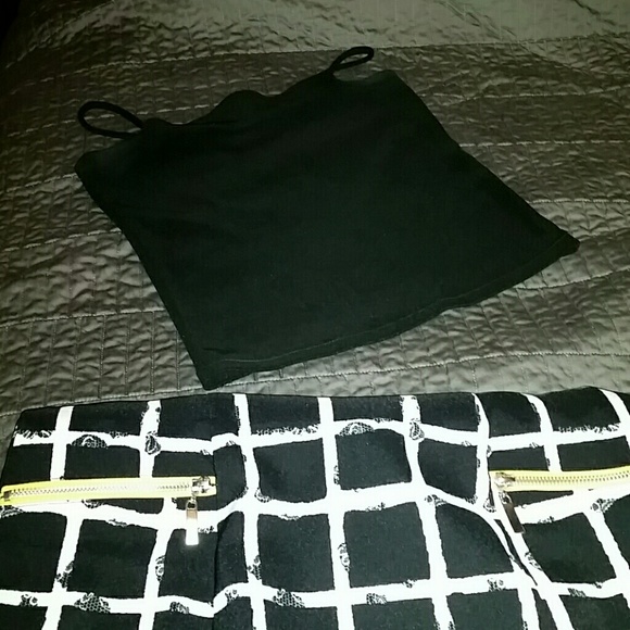 Tymings Tops - Black crop top w/spaghetti straps Tymings Tops - Black crop top w/spaghetti straps
