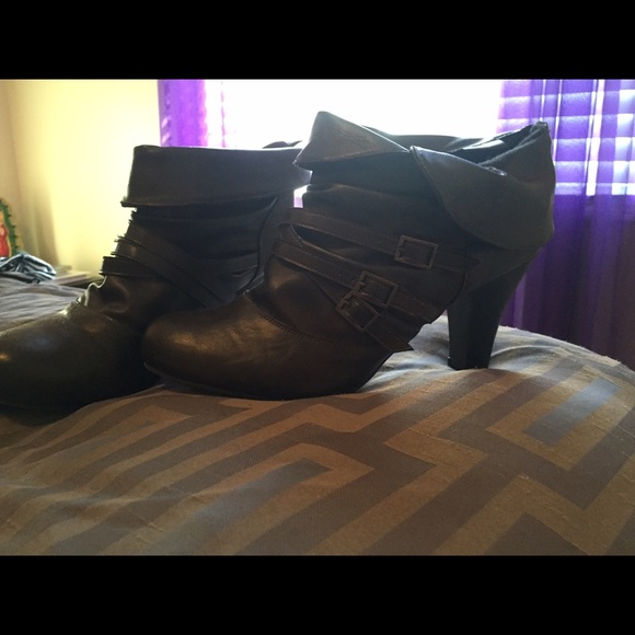 Brown Booties 🎀