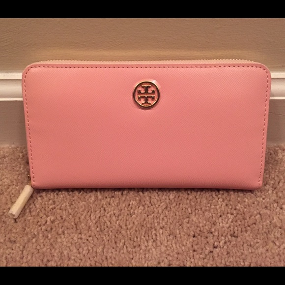 Tory Burch Handbags - SOLD! 🎉TB Robinson Zip Continental Wallet