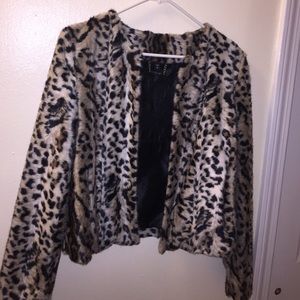 💕💕 BEAUTIFUL💕💕 Express faux fur leopard jacket