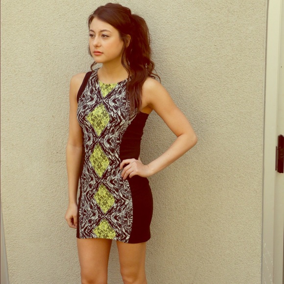 Material girl black/yellow lace dress