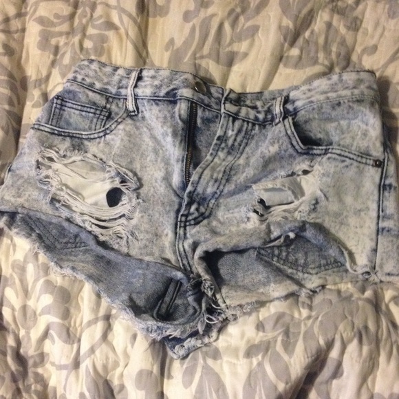 Distressed forever 21 high waisted shorts