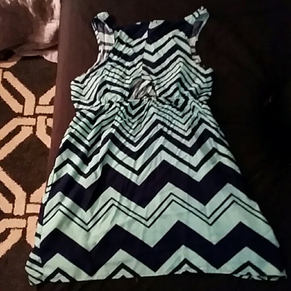 Dress - Picture 3 of 4