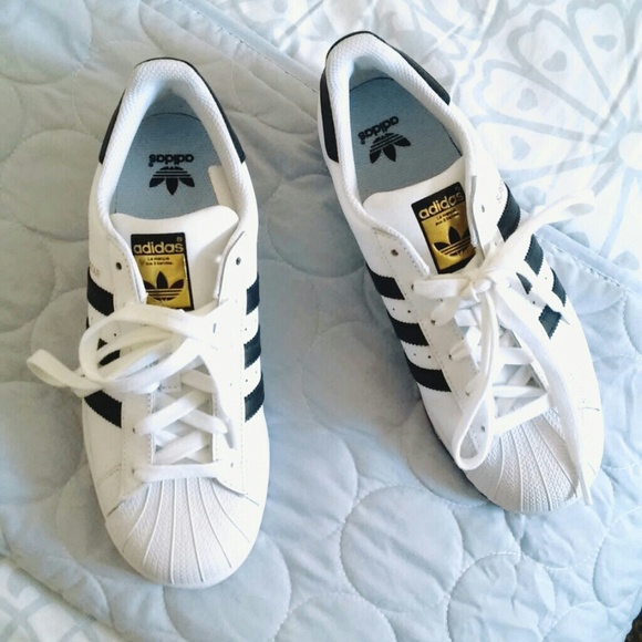 SOLD ON MERC ❤ Adidas Originals superstars - Picture 2 of 4