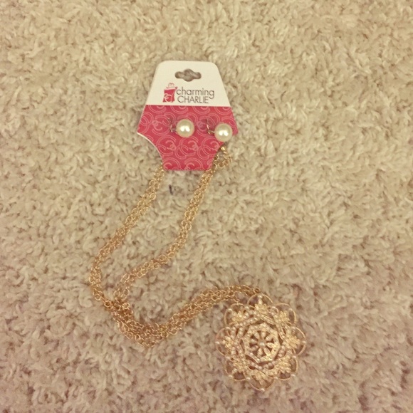 Charming Charlie Necklace and pearl earrings