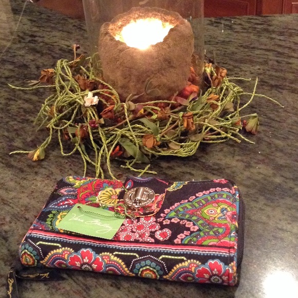 Vera Bradley Handbags - NEW! Vera Bradley night & day zipper wallet case!