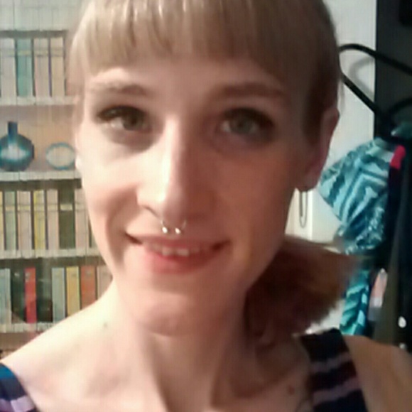 Meet your Posher, Hannah - Picture 1 of 1