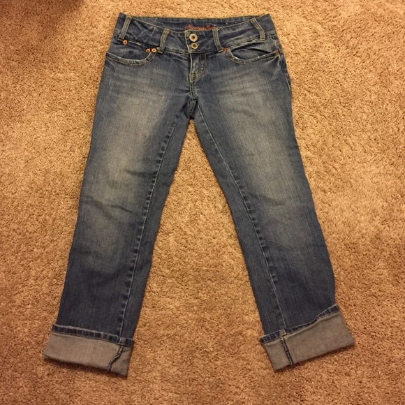 American Eagle Light Wash Capris
