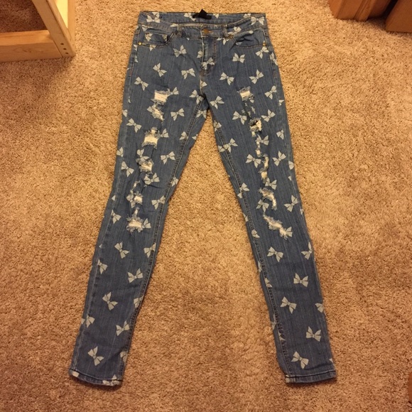 NWOT Forever 21 High Waist Bow Pattern Jeans