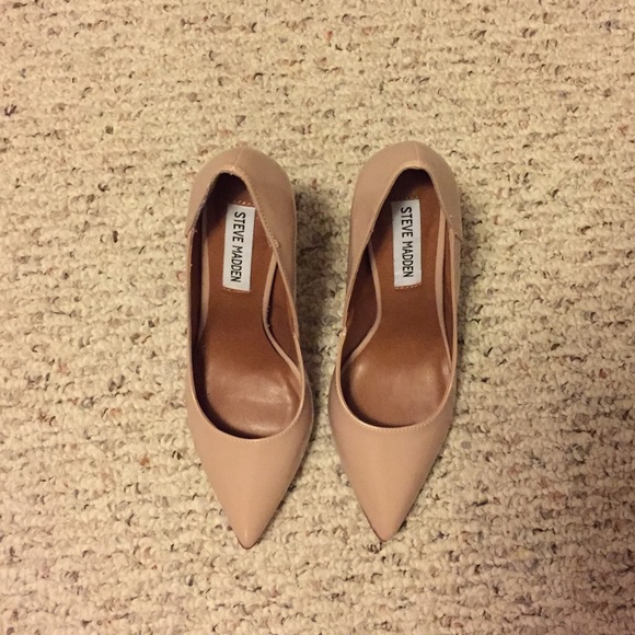 Steve madden nude pumps. NEW!!