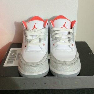 slighty worn jordan retro 3s!! size 3y