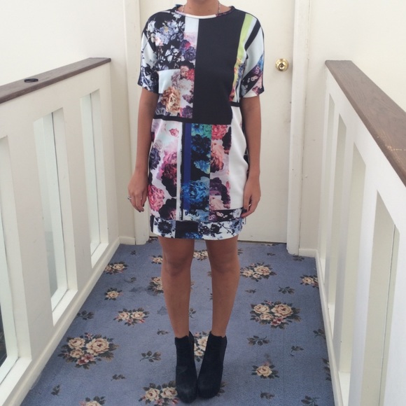 Dress - Picture 3 of 3