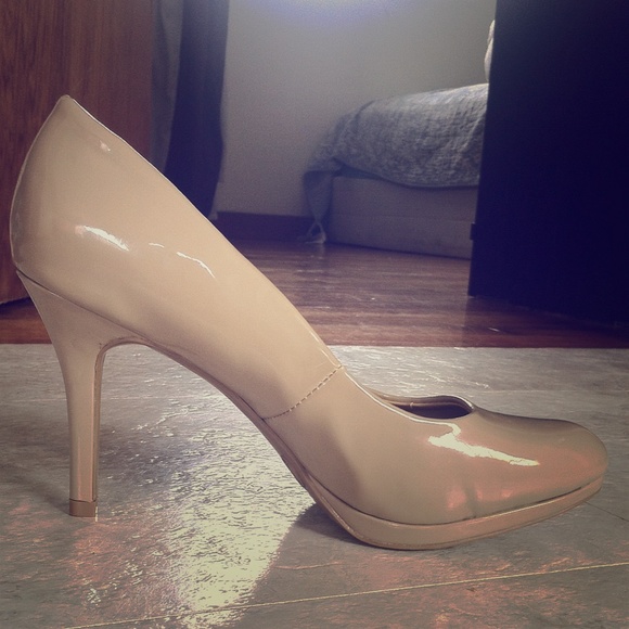 patent pumps... Never worn in taupe