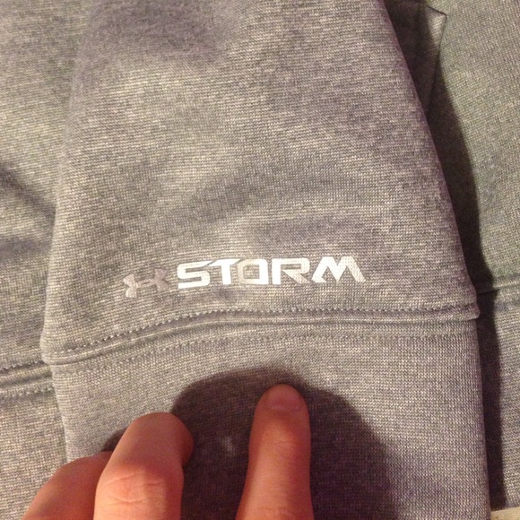 Under armour hoodie - Picture 3 of 4