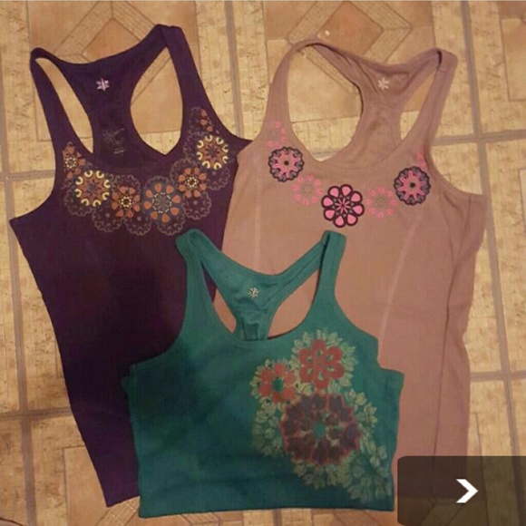 Old navy workout/yoga shirts xs