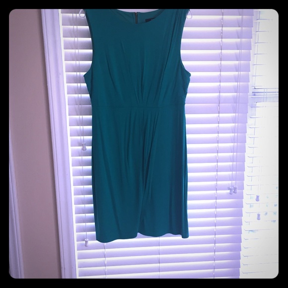 Green Sleeveless Dress - Picture 1 of 4