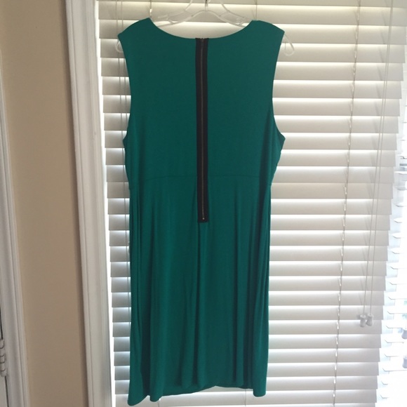 Green Sleeveless Dress - Picture 2 of 4