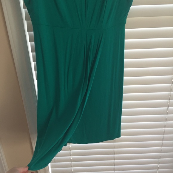Green Sleeveless Dress - Picture 3 of 4