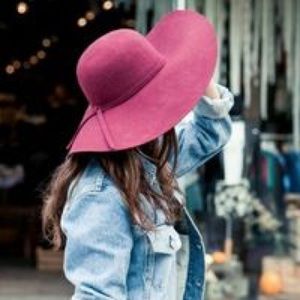 Brandy Melville Alessia floppy hat