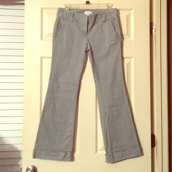 A Taylor loft pants flare bottoms nice gray color!