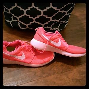 SOLD❗❗❗ Nike roshe run