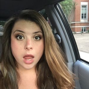 Meet your Posher, Kelly