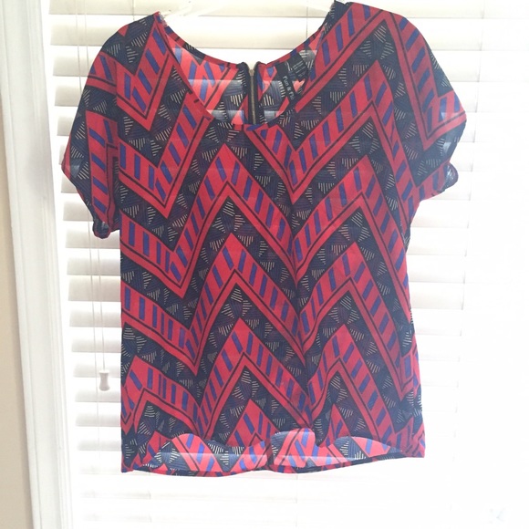 Red and Black Patterned Short Sleeve Shirt - Picture 1 of 3