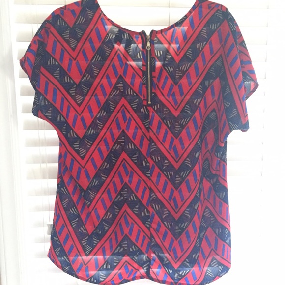 Red and Black Patterned Short Sleeve Shirt - Picture 2 of 3