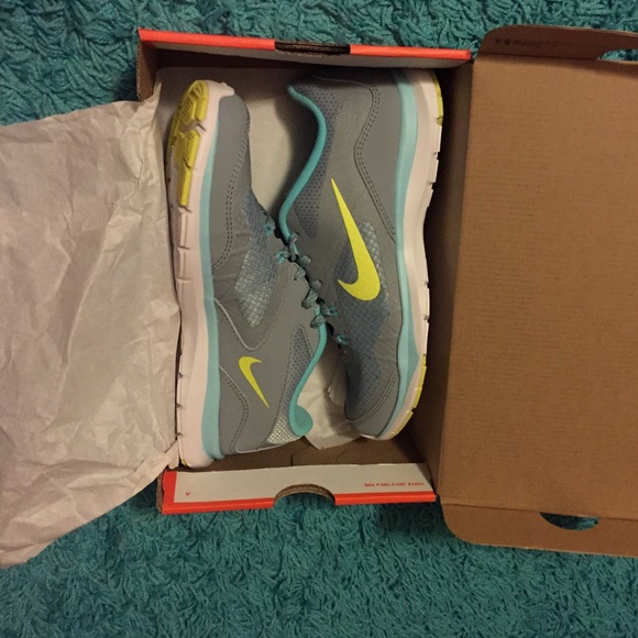 womens nike flex - Picture 3 of 3