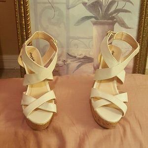 Fashionistas white wedges💁❤💕