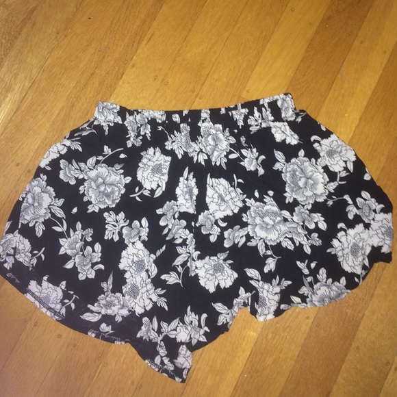 Brandy Melville Black with White Flowed Shorts