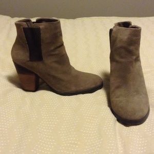 ⚡️Flash Sale⚡️ Vince Camuto Beige Booties