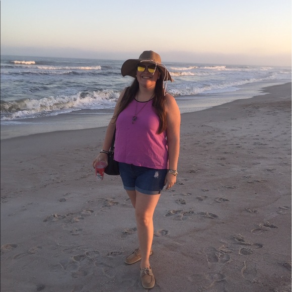 Meet your posher, Ally - Picture 3 of 3