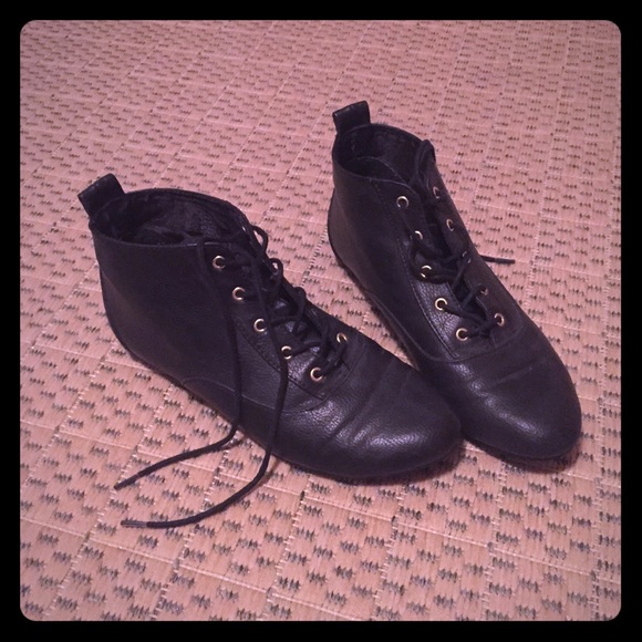 Flat lace up booties. Size 7