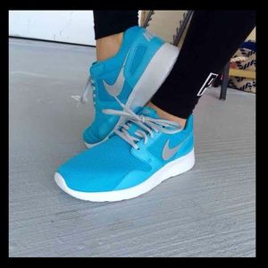 SOLD❌ Tiffany blue nike Kaishi runs size 7